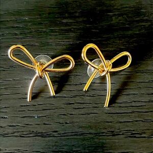 Gold tone pierce earrings